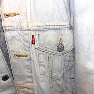 90’s Levi’s trucker jacket (flower embroidery on reverse side)